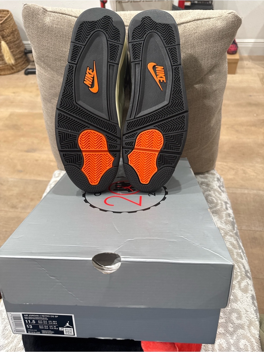 Air Jordan 4 Retro ‘undefeated ‘’ famous silhouette orange & Green